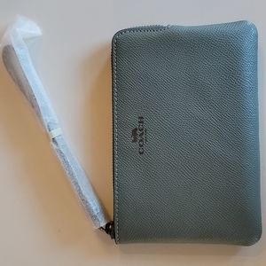 NWT Coach Corner Zip Wristlet